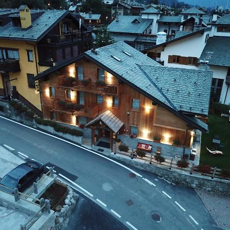 Hotel L'Abri Des Amis Courmayeur Exteriér fotografie